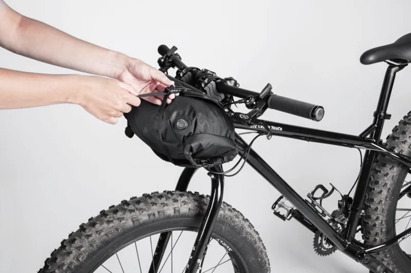 Topeak Frontloader Handlebar Bag : Black or Green-3